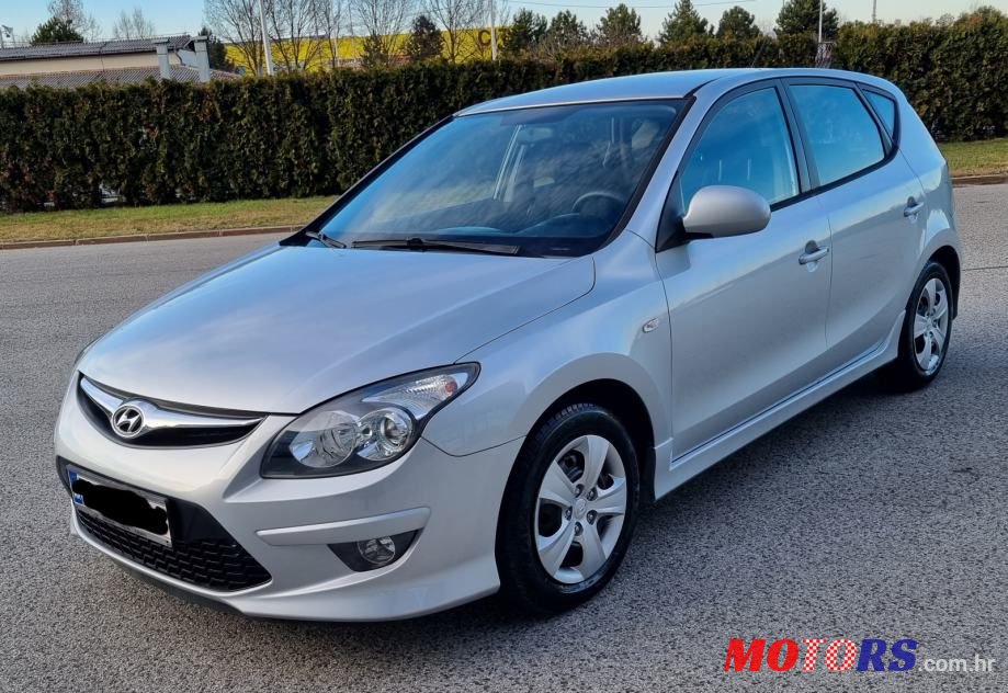 2011' Hyundai i30 1,4 16V photo #1