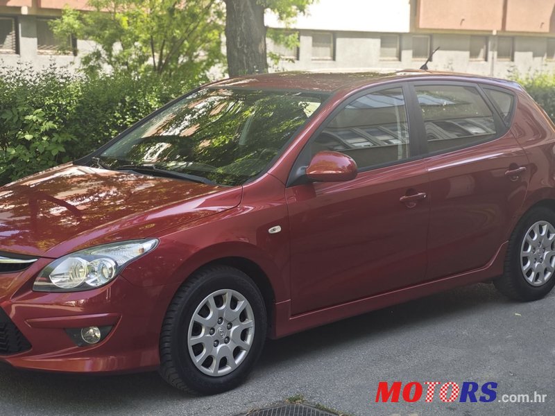 2011' Hyundai i30 1,6 Crdi photo #2