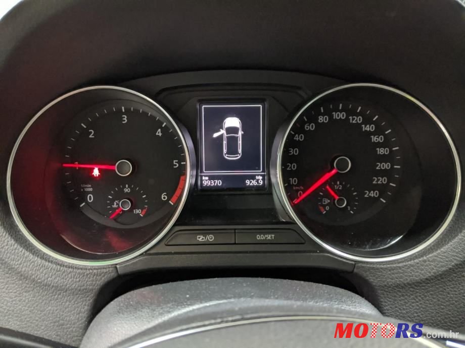 2016' Volkswagen Polo photo #3