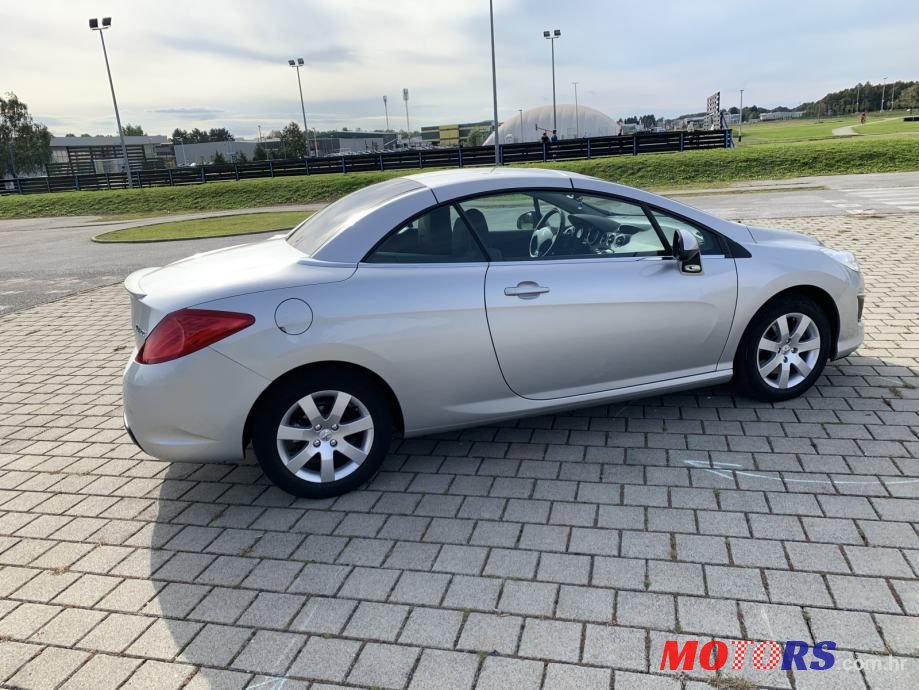 2011' Peugeot 308 photo #5