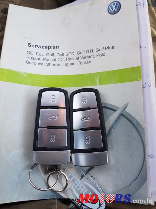 2011' Volkswagen Passat photo #5