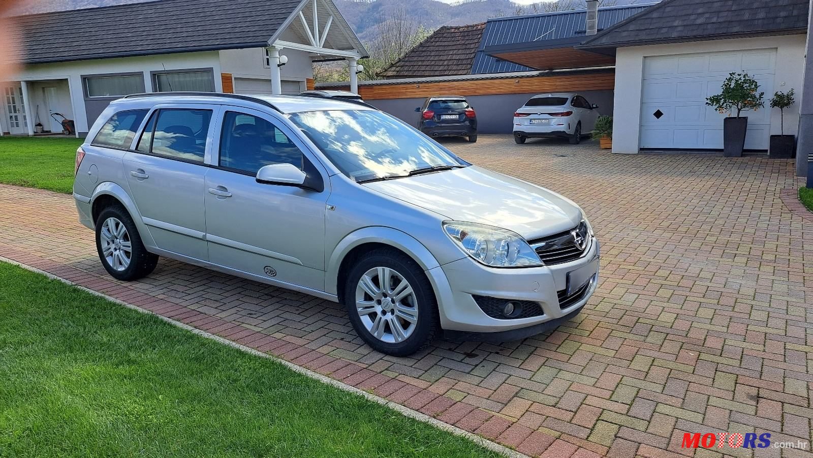 2008' Opel Astra Karavan photo #5