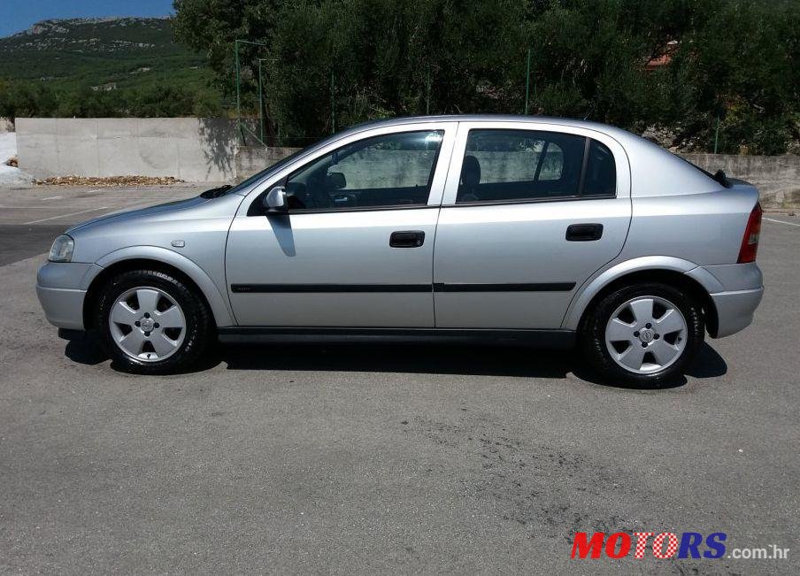 2003' Opel Astra photo #1