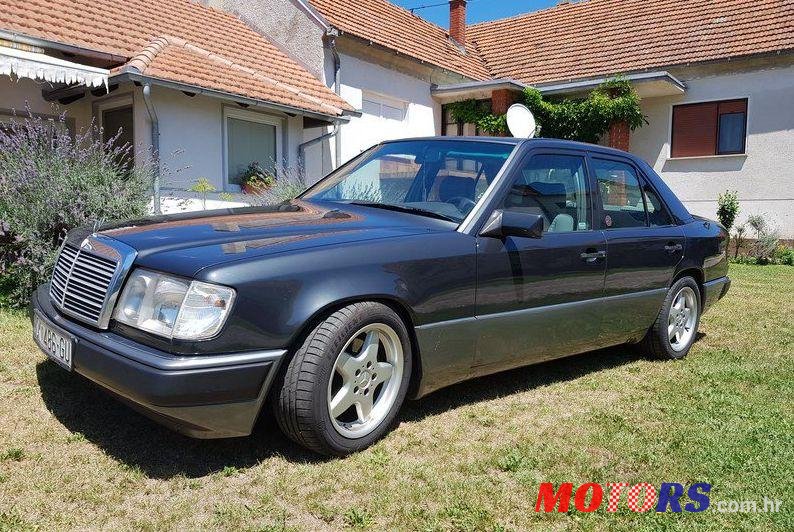 1992' Mercedes-Benz 124 300 D photo #2