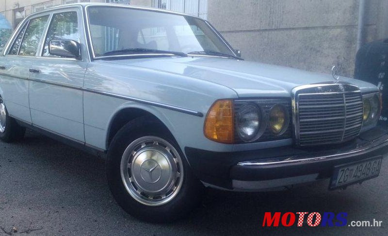 1978' Mercedes-Benz 123 240 photo #1