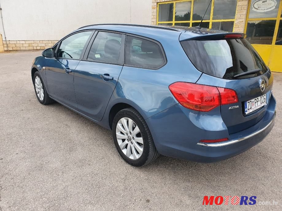 2015' Opel Astra Karavan photo #5