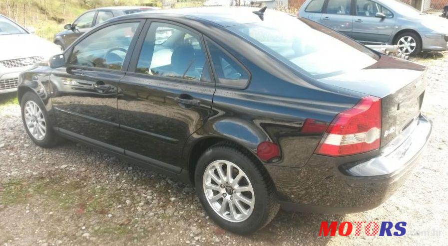 2004' Volvo S40 2,0 D photo #1