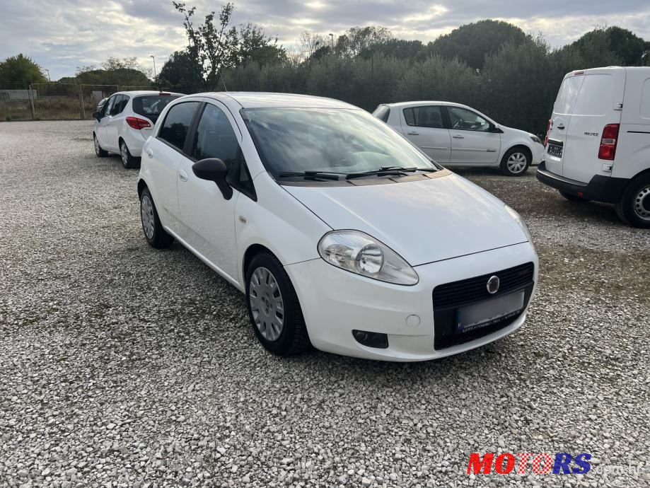 2009' Fiat Grande Punto photo #5