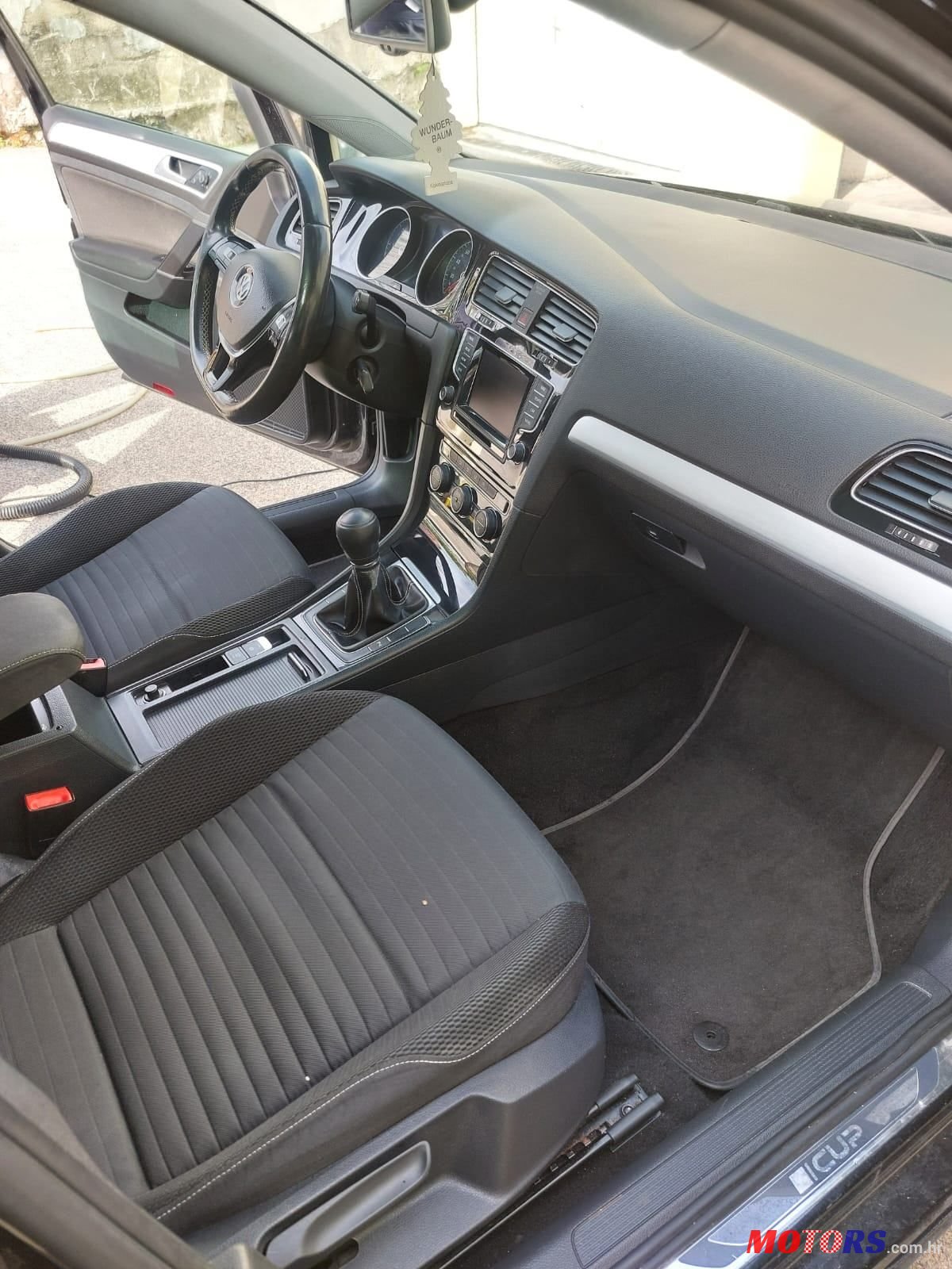 2015' Volkswagen Golf VII Variant photo #3