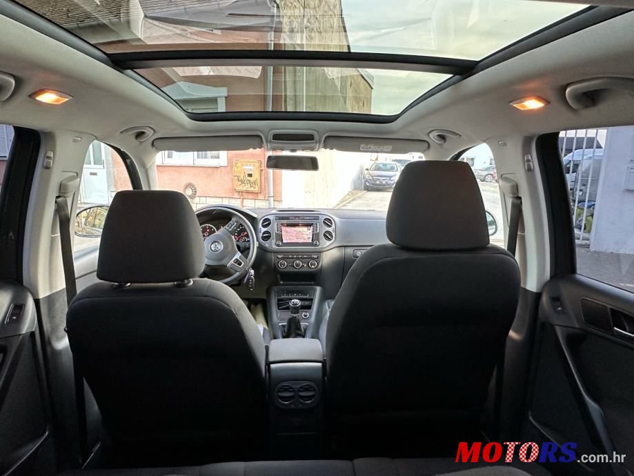 2016' Volkswagen Tiguan photo #5