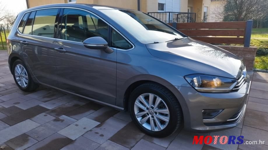 2015' Volkswagen Golf Sportsvan photo #2