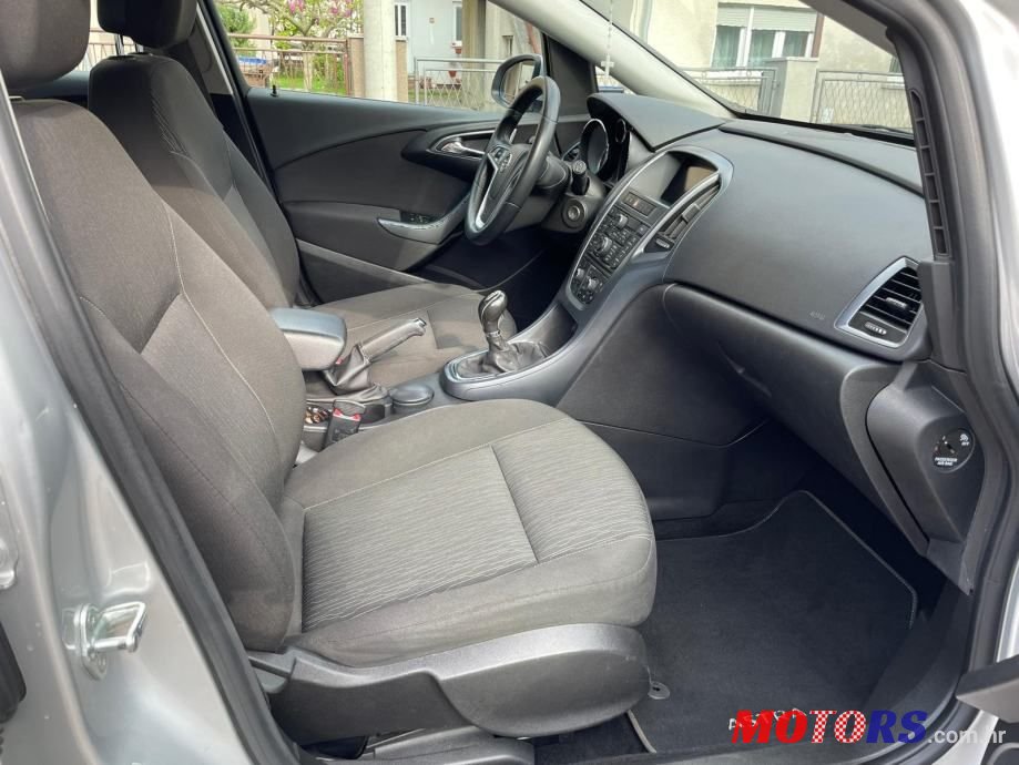 2014' Opel Astra Karavan photo #6