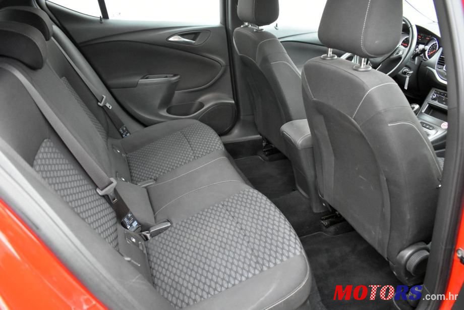 2019' Opel Astra photo #6