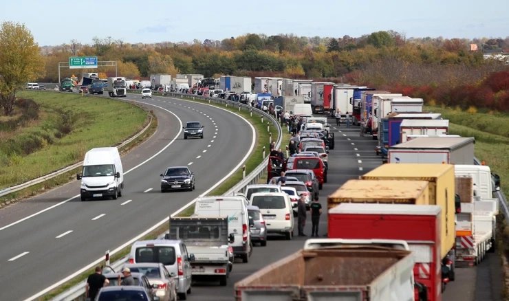 Nekoliko osoba ozlijeđeno u nesreći na A3, kolona u smjeru Bregane 18 km