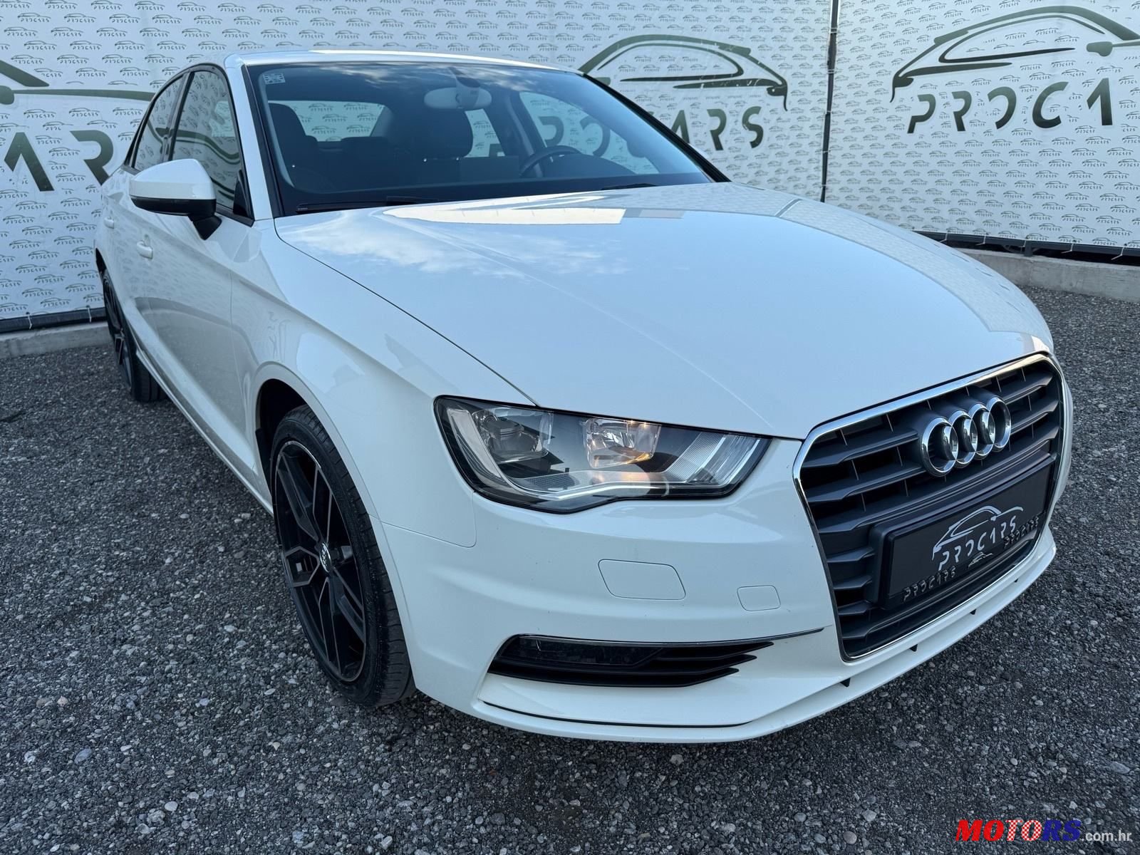 2014' Audi A3 S-Tronic photo #3