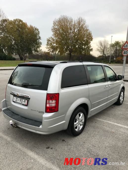 2010' Chrysler Grand Voyager photo #5