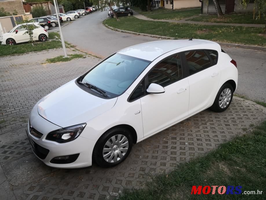 2014' Opel Astra 1.4 Turbo photo #2