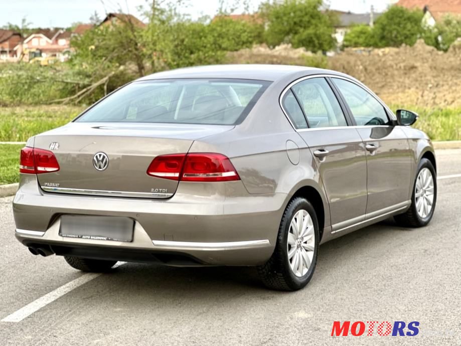 2011' Volkswagen Passat photo #3