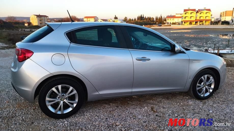 2011' Alfa Romeo Giulietta 1,6 D. N. A photo #4