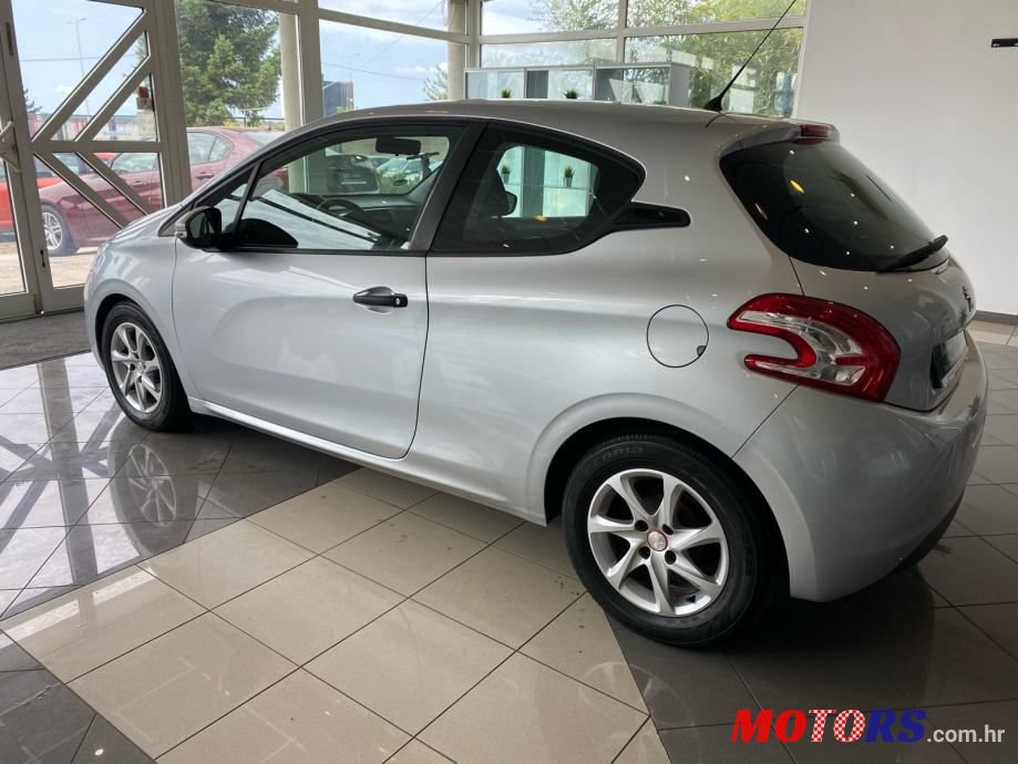 2012' Peugeot 208 photo #6