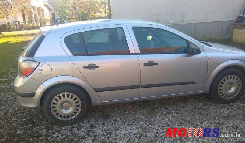 2005' Opel Astra 1,7 Cdti photo #2