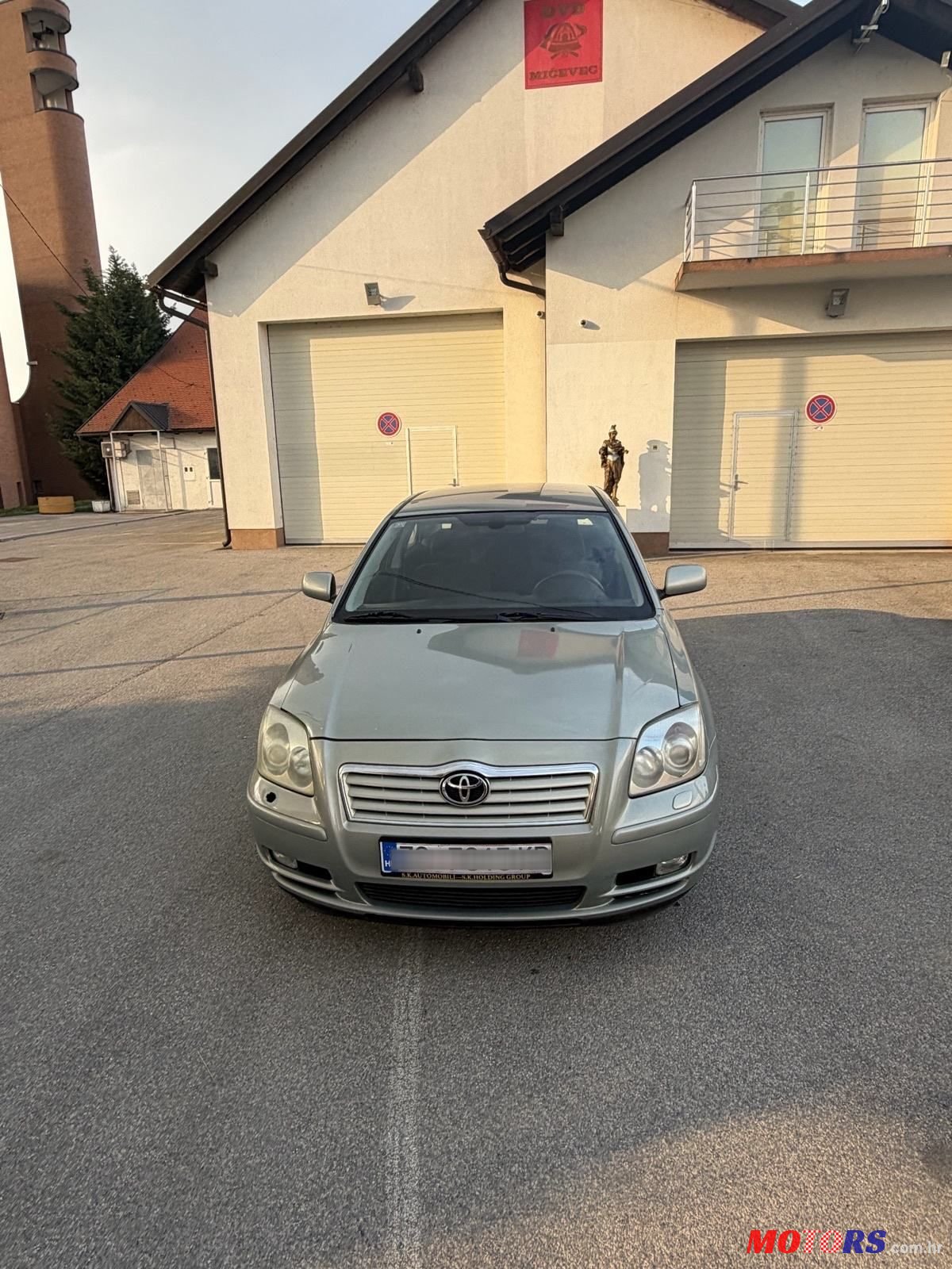 2004' Toyota Avensis 2,0 D-4D photo #2