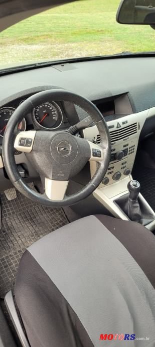 2008' Opel Astra photo #6