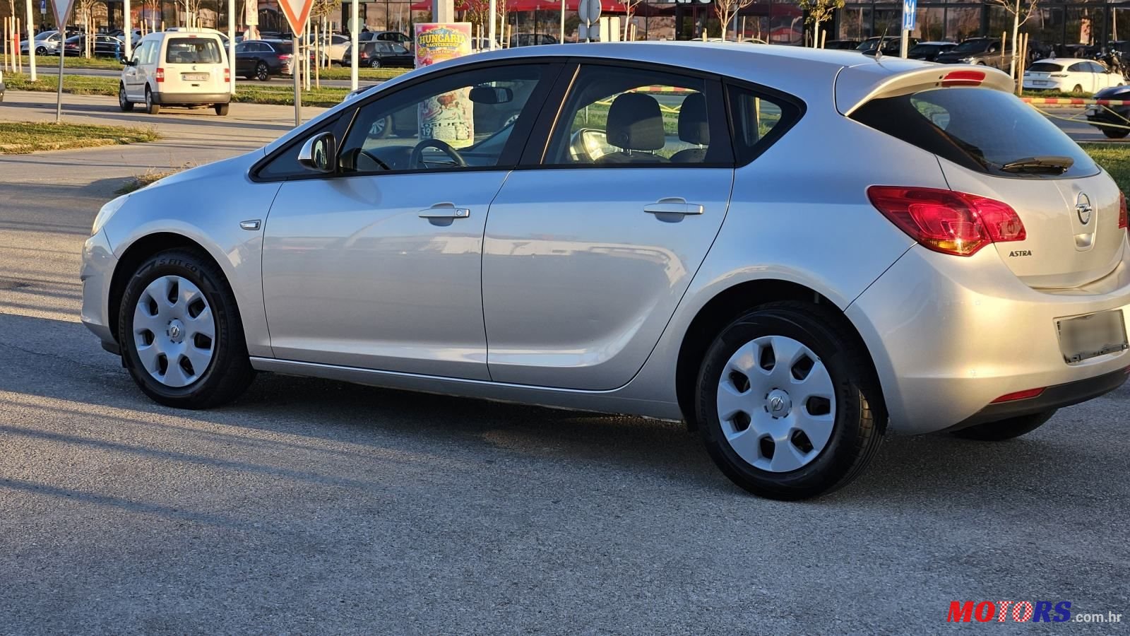 2011' Opel Astra 1,4 Sport photo #3