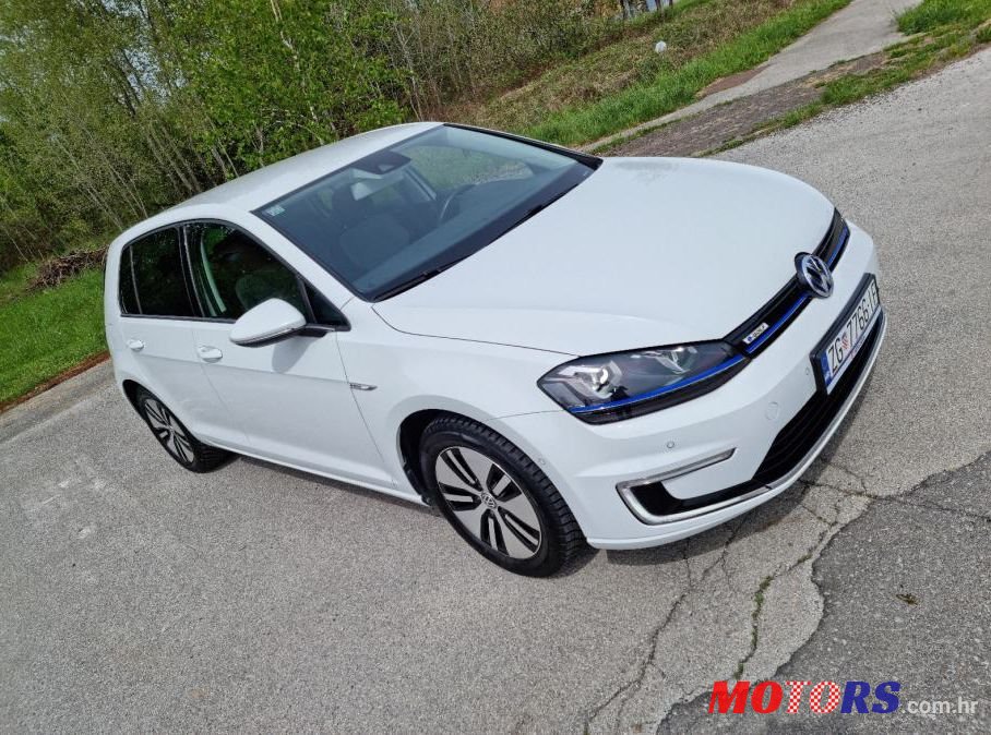 2015' Volkswagen Golf 7 E-Golf photo #1