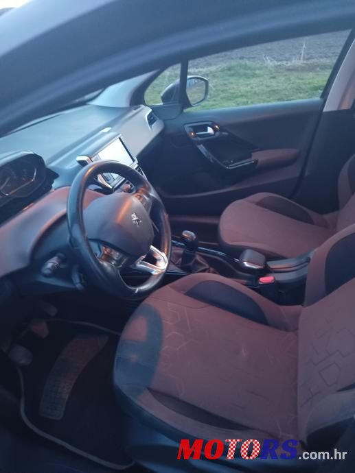 2014' Peugeot 2008 1,6 E-Hdi photo #1