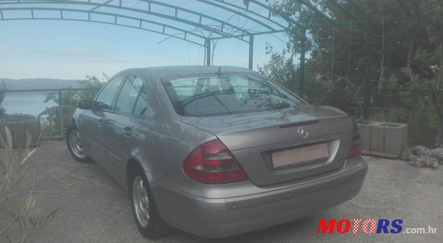 2005' Mercedes-Benz E-Class 320 photo #2