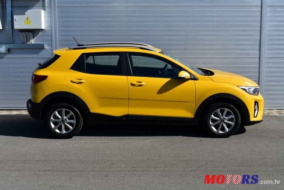 2023' Kia Stonic 1.2 Lx Urban photo #2