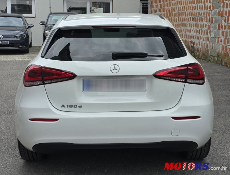 2019' Mercedes-Benz A-Klasa 180 D photo #5