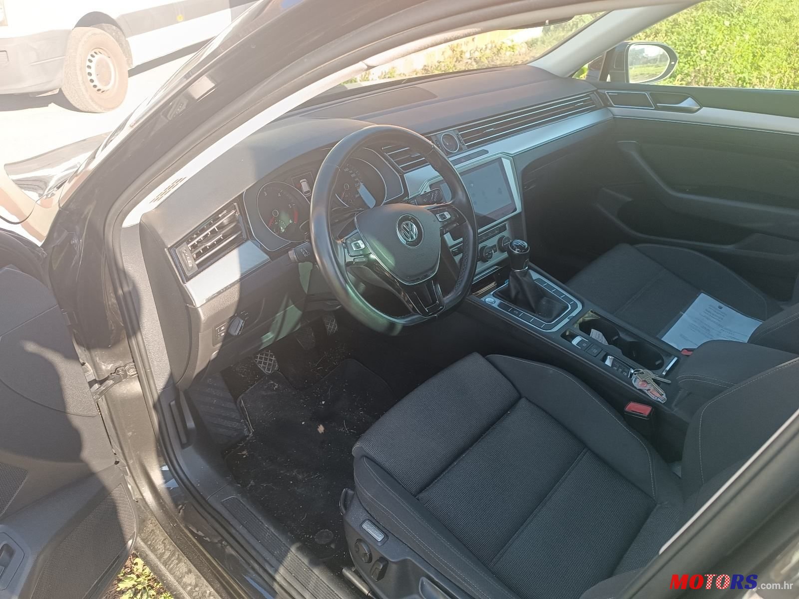 2019' Volkswagen Passat Variant photo #2