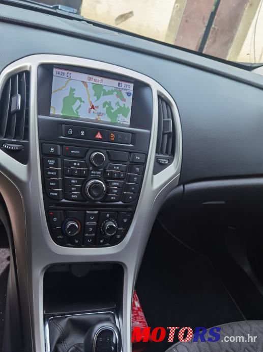 2013' Opel Astra photo #5