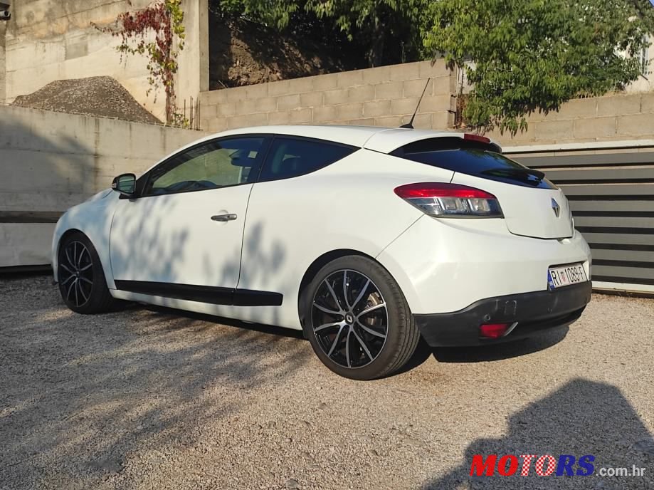 2009' Renault Megane photo #6