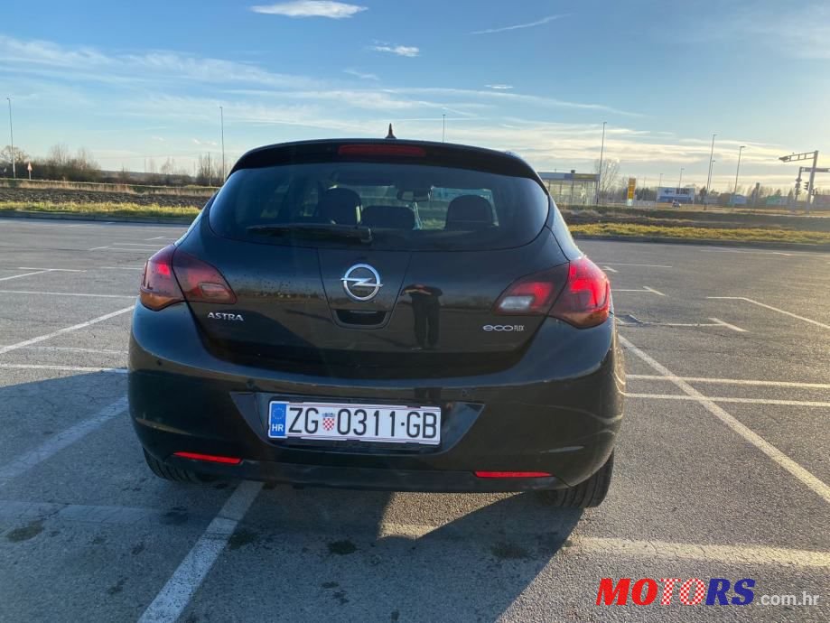 2012' Opel Astra Sport photo #5