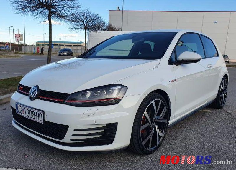 2014' Volkswagen Golf VII 2.0 Gti photo #1