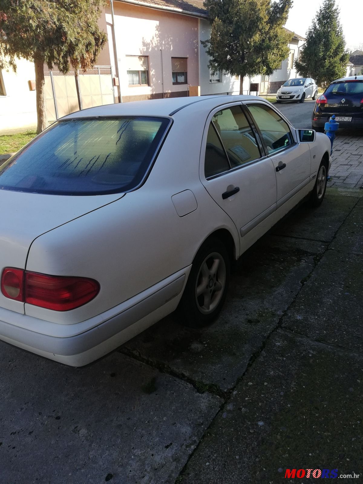 1996' Mercedes-Benz 220 photo #1