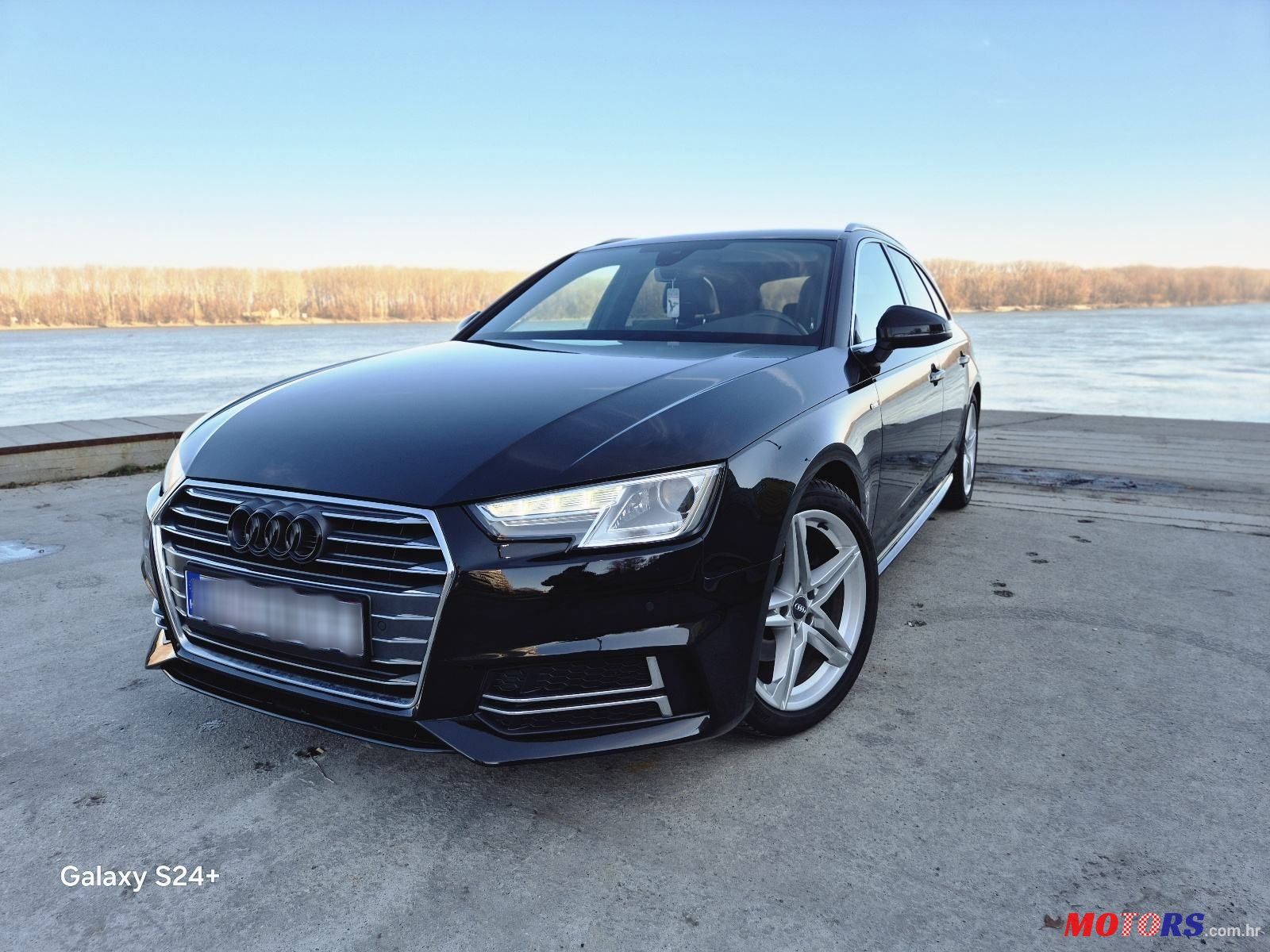 2016' Audi A4 Avant photo #6