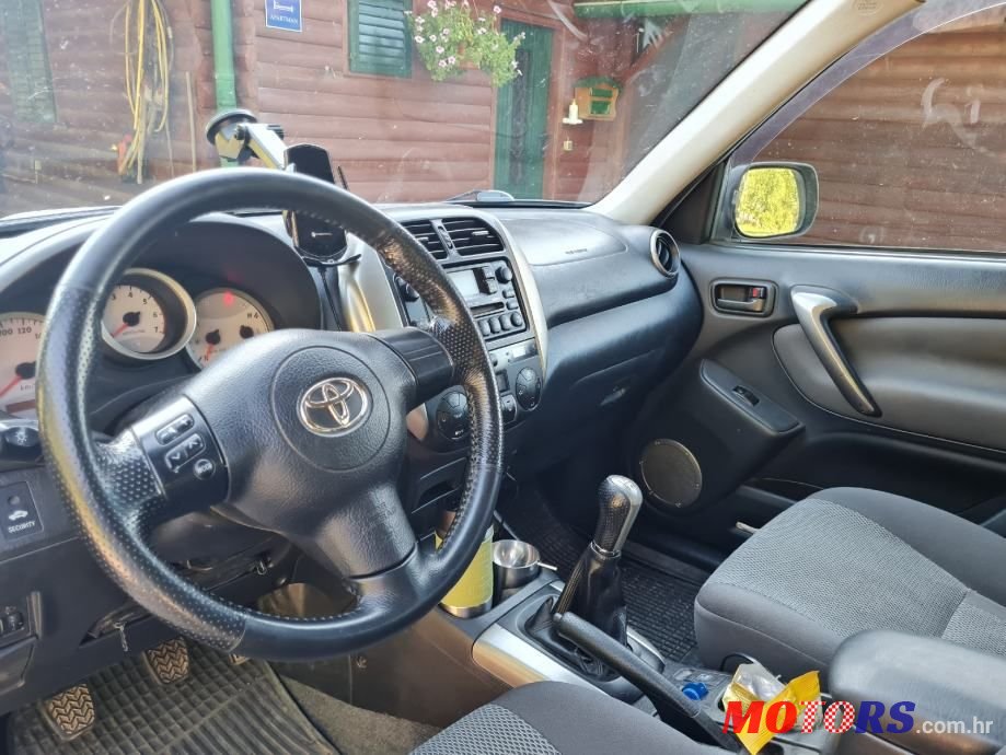 2005' Toyota RAV4 photo #5