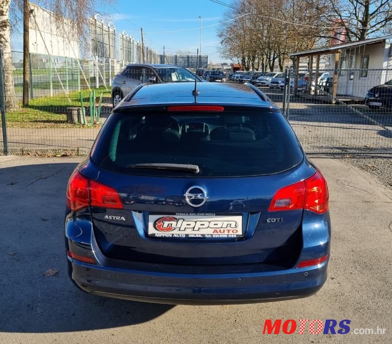 2011' Opel Astra Karavan photo #5