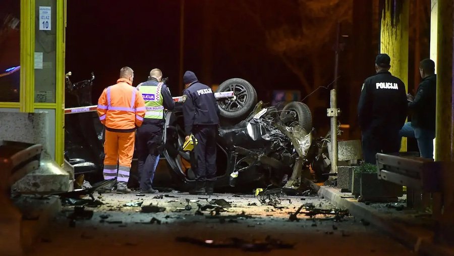 Stravični prizori na A4: Vozač poginuo, auto potpuno smrskan na naplati Goričan