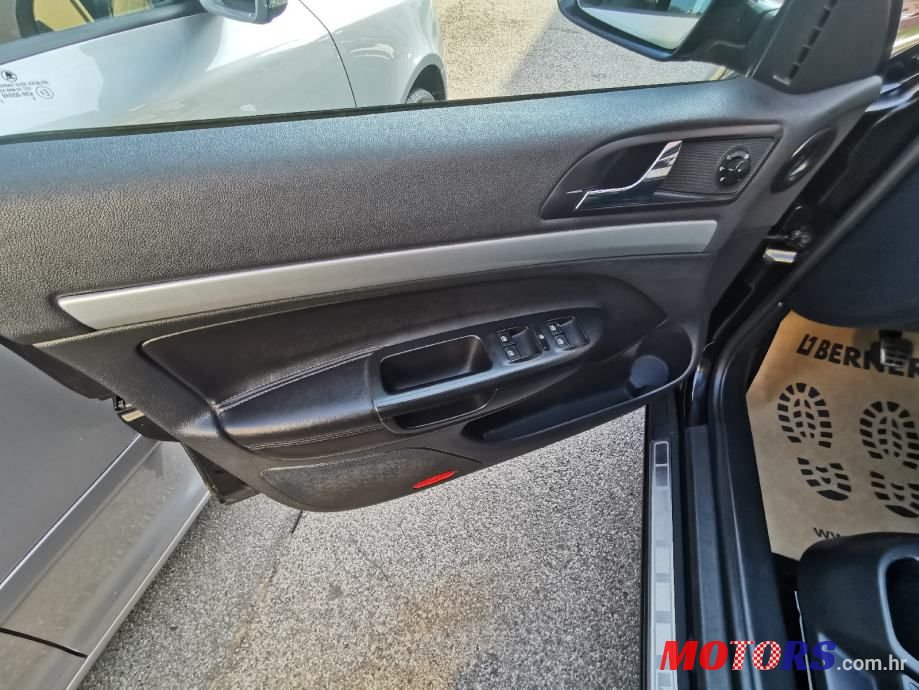 2010' Skoda Octavia Combi photo #6