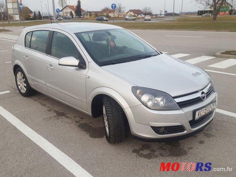 2005' Opel Astra 1,7 Cdti photo #1