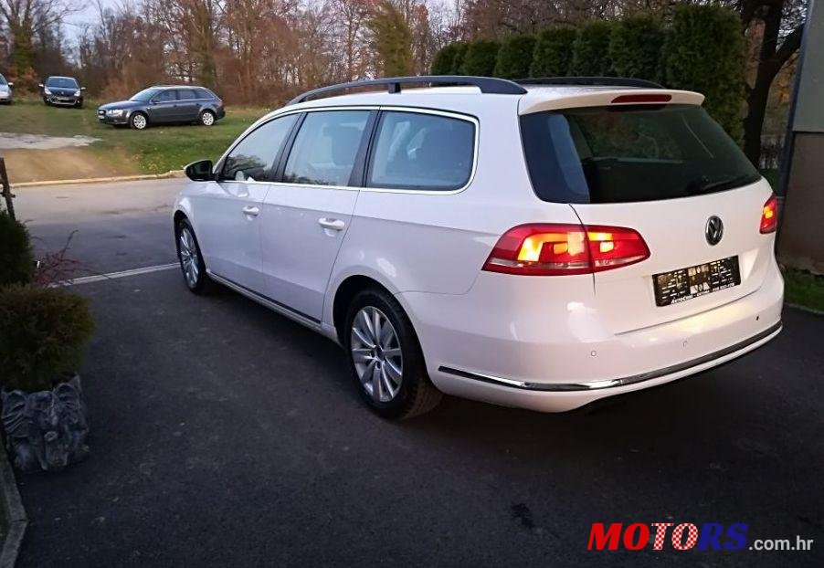 2011' Volkswagen Passat Variant photo #1