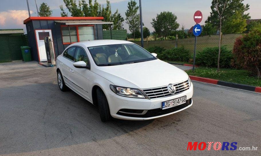 2013' Volkswagen Passat photo #2