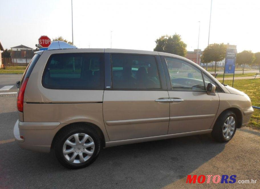 2003' Peugeot 807 St 2,2 Hdi photo #1