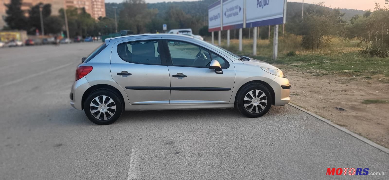 2008' Peugeot 207 1,4 photo #6