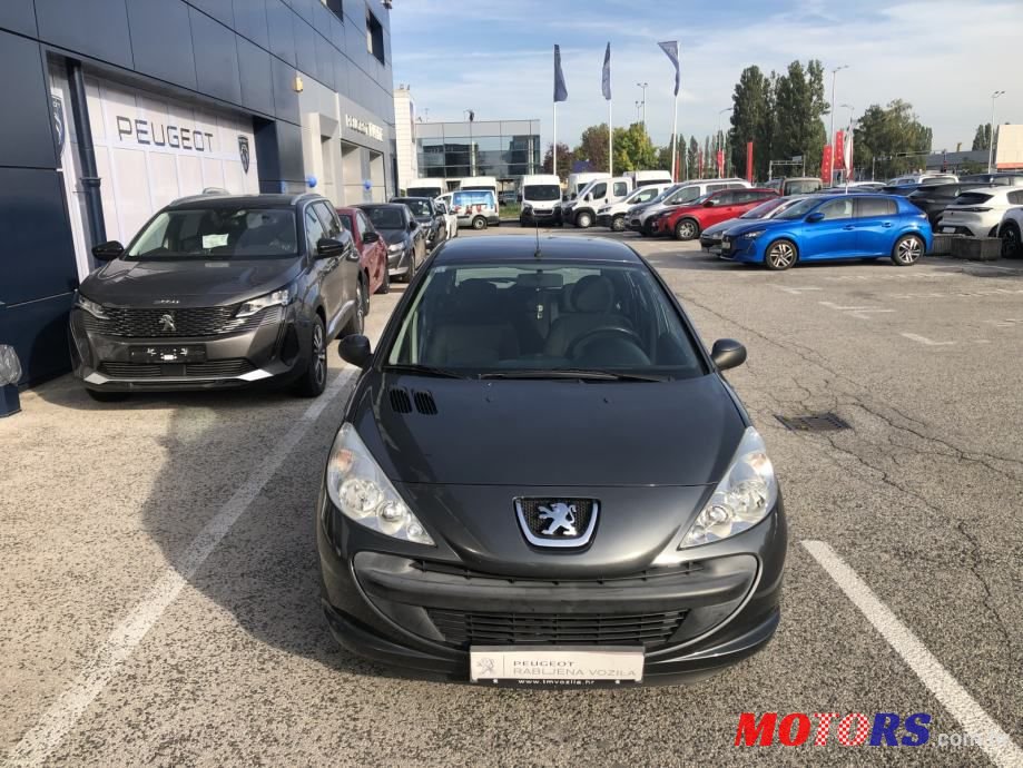 2011' Alfa Romeo 33 1,4 E photo #2